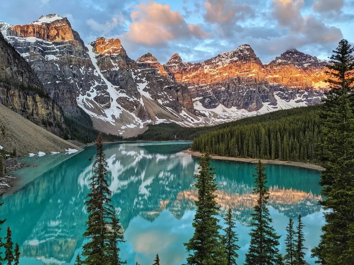 Scenery of Moraine Lake.